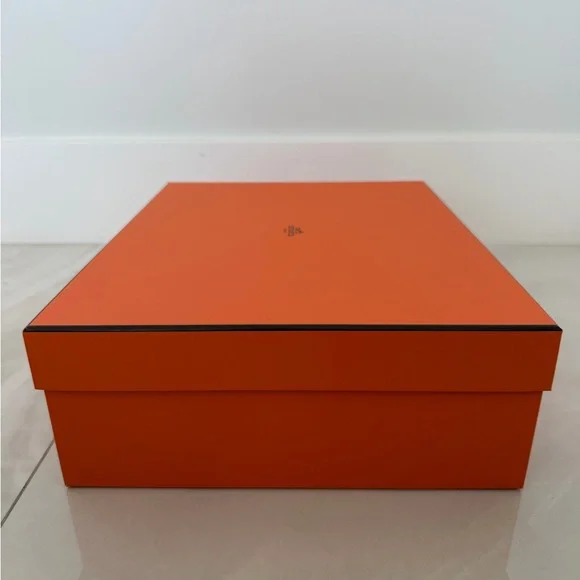 Hermès Gift Box with Logo Ribbon and Receipt Holder - Picture 4 of 10